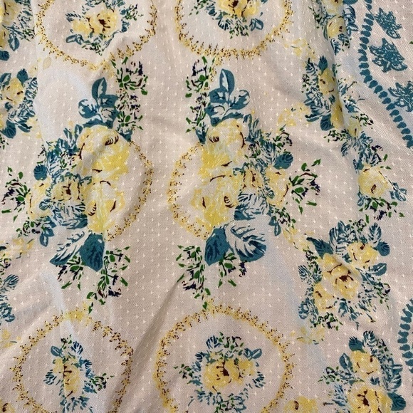 CHELSEA & VIOLET Cold Shoulder Blouse, Size M - Picture 2 of 4